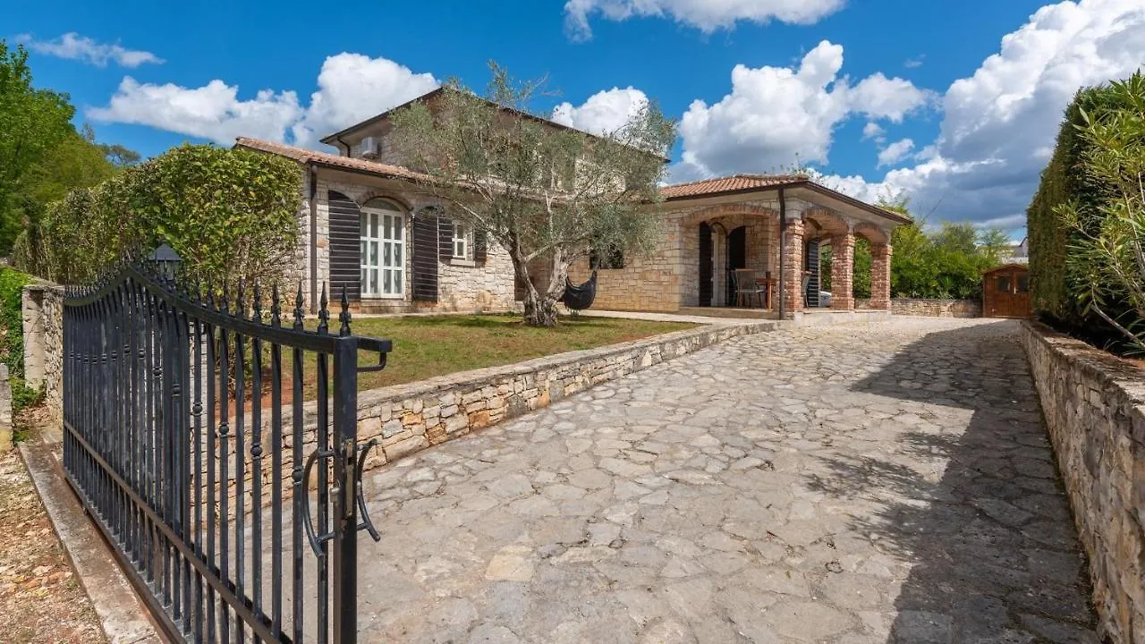 Villa Diana Sinozici Guest house
